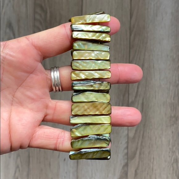 Green abalone cuff bracelet - Picture 5 of 5